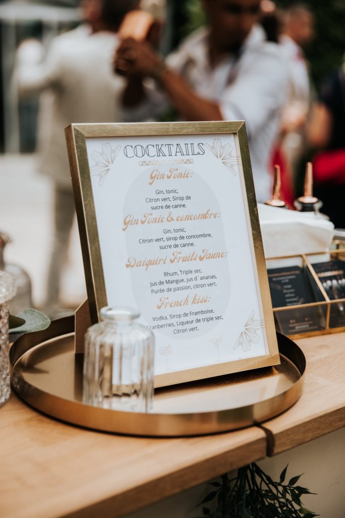 Cadre de présentation deu menu cocktails pour une soirée